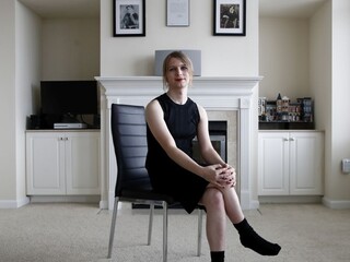 Vojačka z kauzy WikiLeaks sa pokúsila zabiť, odmieta vypovedať