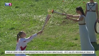 Oheň už horí. Tradičný ceremoniál sa uskutočnil bez divákov