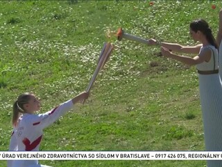 Oheň už horí. Tradičný ceremoniál sa uskutočnil bez divákov
