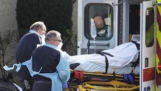 Nákaze podľahol uznávaný lekár, v Taliansku je vyše tisíc obetí