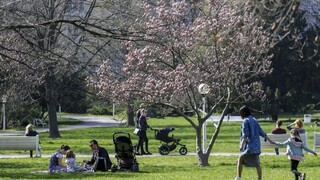 Centrum hlavného mesta zatvára parky aj detské ihriská