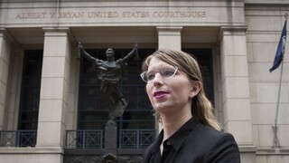 Manningovú súd prepustil, v cele sa mala pokúsiť o samovraždu