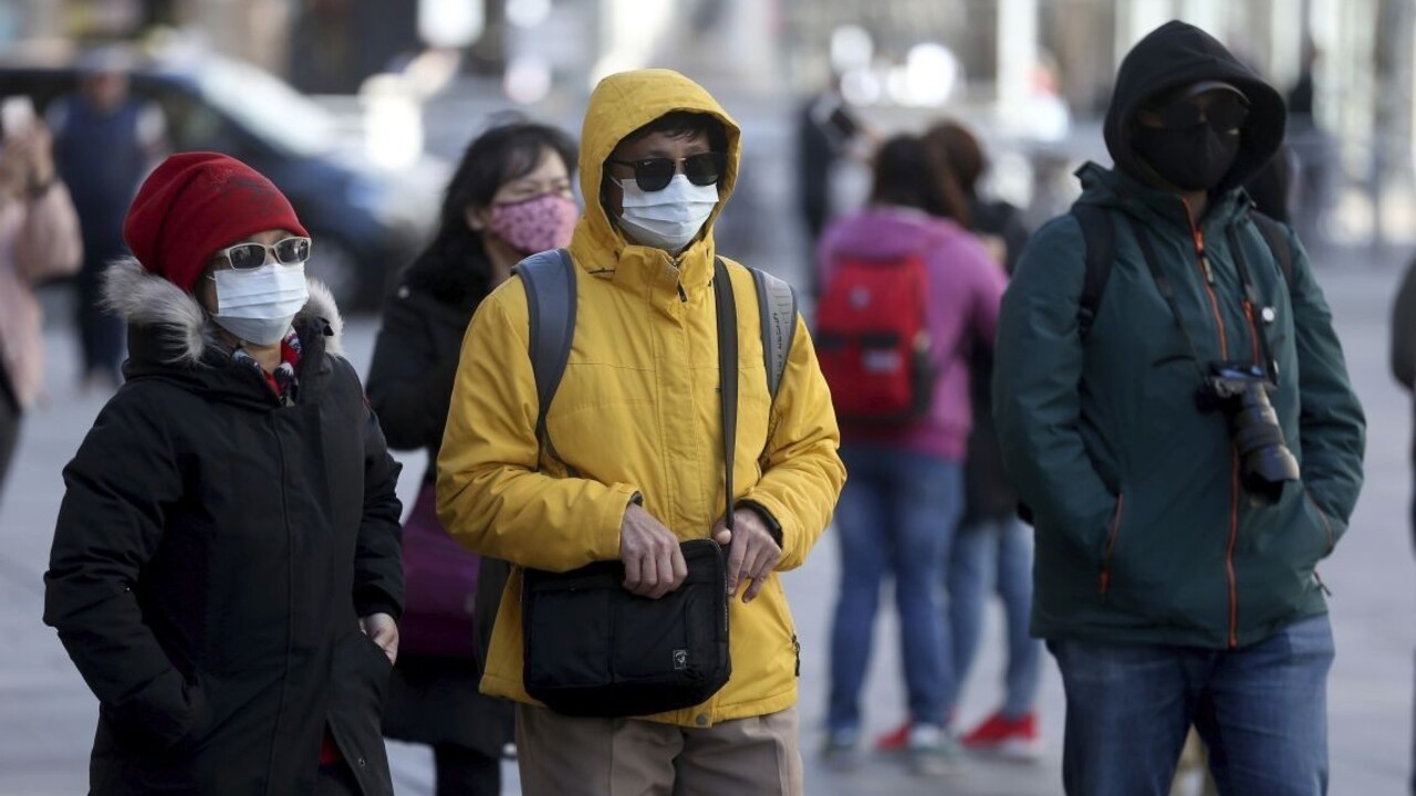 Ohrození nie sú len tí najstarší, hovoria nové údaje o víruse