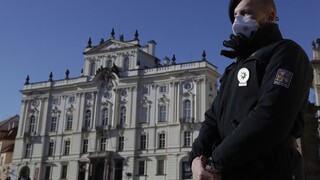 Opatrenia sa sprísňujú, zakázali voľný pohyb ľudí po celom Česku