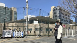 V Číne prípadov nákazy ubúda, v Európe čísla stále rastú