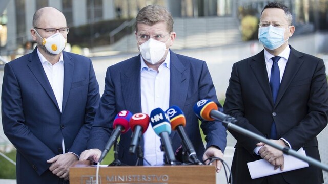 Nákaza paralyzovala krajinu, predstavili 13 opatrení pre ľudí a firmy