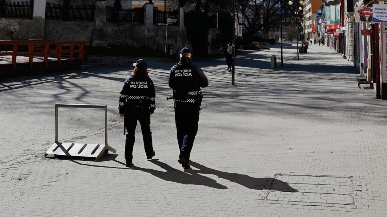 Šíri nákazu bezdomovec? Ďalší hoax, upozorňuje polícia