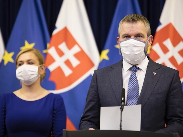 Zasadal krízový štáb. Núdzový stav sa má rozšíriť, tvrdí Pellegrini