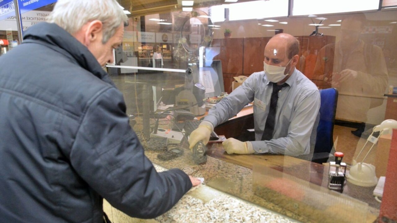 Železnice zastavujú predaj cestovných dokladov na 66 staniciach