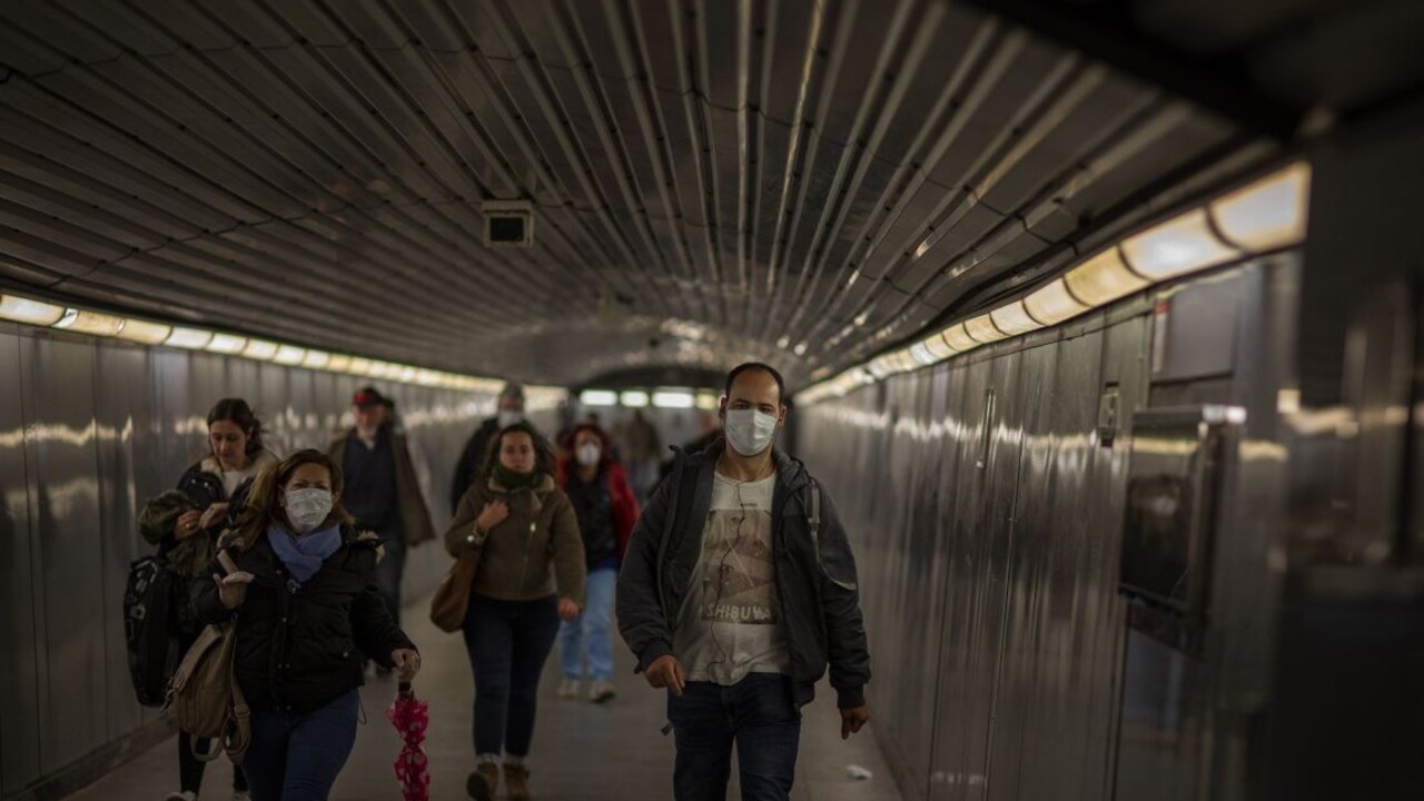 Necestujte. Hrozí, že sa nebudete môcť vrátiť, upozorňuje rezort