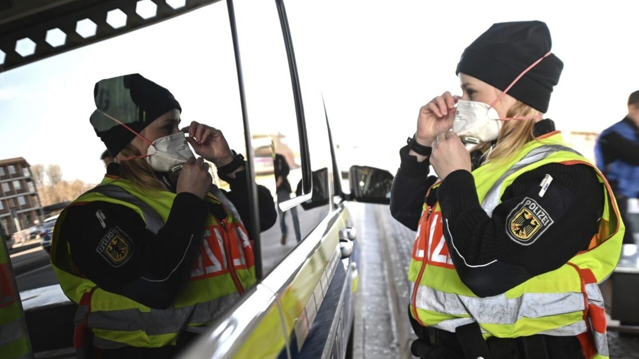 Rúška nad zlato. Zlodeji ich zo skladu ukradli desiatky tisíc