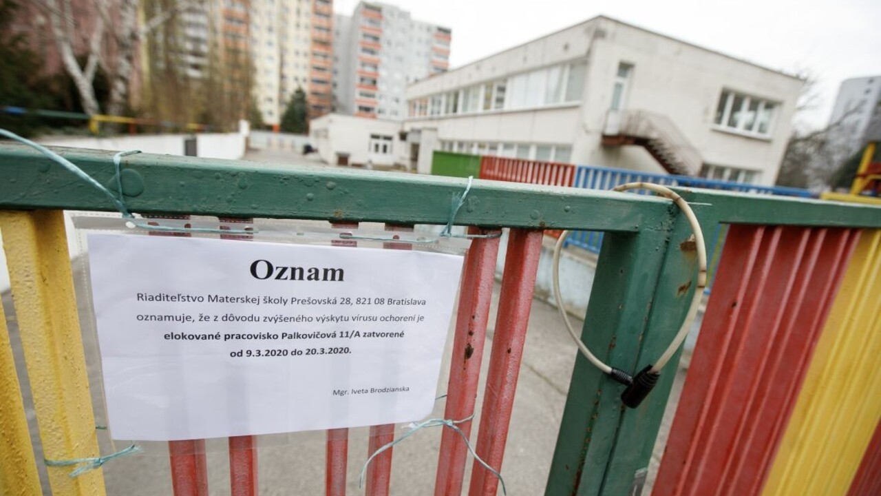 Vírus potvrdili u prvého škôlkara. Nakazilo sa dieťa, otec i mama