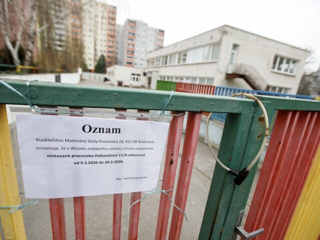 Vírus potvrdili u prvého škôlkara. Nakazilo sa dieťa, otec i mama