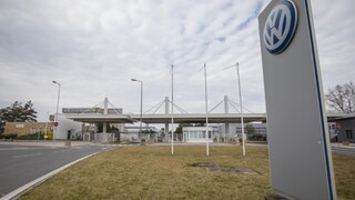 Volkswagen preruší výrobu vo väčšine európskych závodov