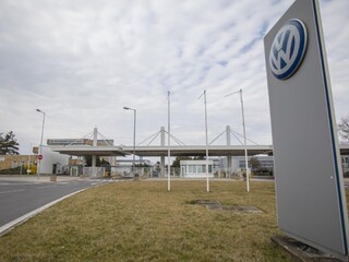 Volkswagen preruší výrobu vo väčšine európskych závodov