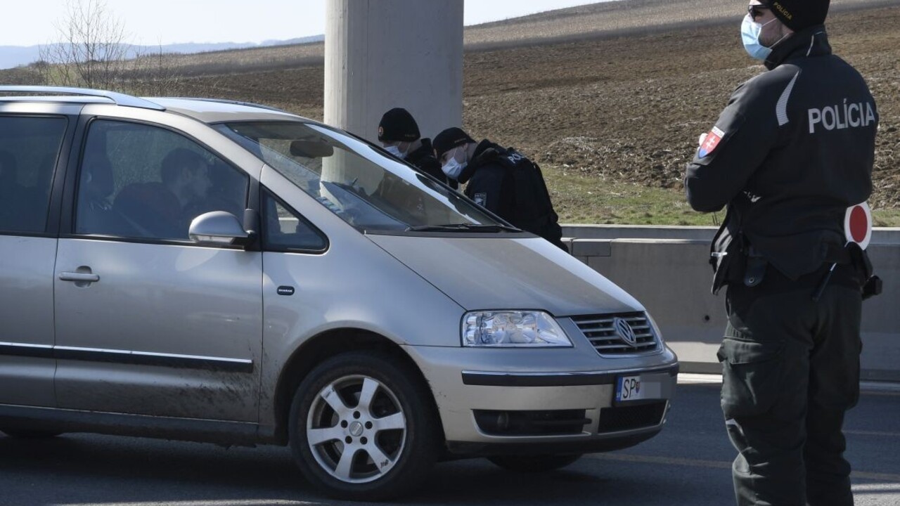Polícia vypátrala ženu, ktorá šírila hoaxy o koronavíruse