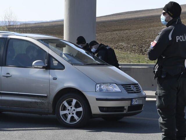 Polícia vypátrala ženu, ktorá šírila hoaxy o koronavíruse