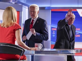Biden sa vzďaľuje Sandersovi. Primárky ovládol v troch štátoch