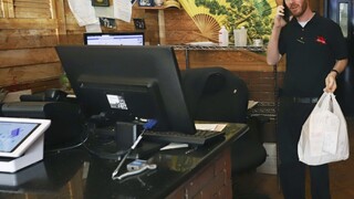 Taxíky služby Bolt nerozvážajú ľudí, ale balíčky s potravinami