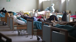 Toľko obetí za jeden deň ešte nikde nebolo. Taliansku hrozí kolaps