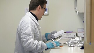 Vyvinutie vakcíny proti vírusu bude trvať mesiace, tvrdia odborníci