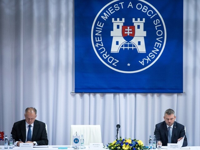 ZMOS vyzvalo samosprávy, zastupiteľstvá majú odložiť