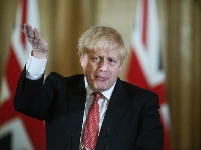 Obetí koronavírusu pribúda. Johnson oznámil ďalšie opatrenia