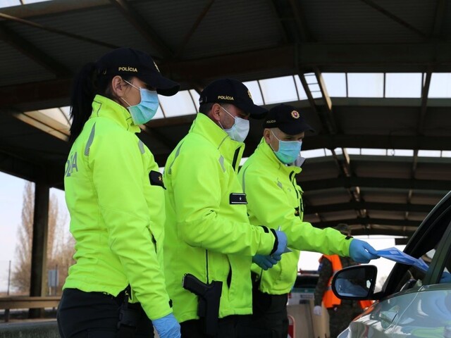 Jedna správa za minútu. Polícia je na sociálnych sieťach populárna