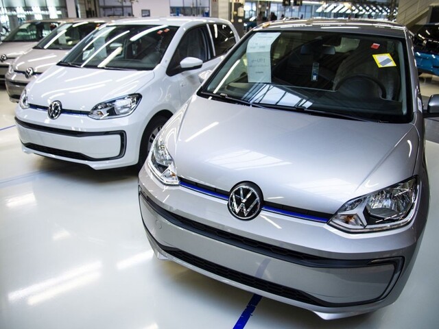 Naša najväčšia automobilka predlžuje odstávku, žiada kurzarbeit
