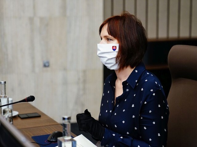 Remišová prebrala úrad, na boj s nákazou môžu ísť miliardy