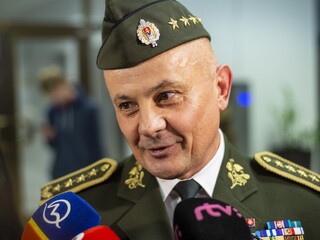 Šéf vojenských tajných končí, oznámil nový minister obrany