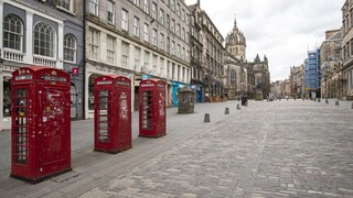 Británia obmedzuje pohyb osôb, za nedodržanie hrozia pokuty