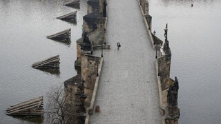 V ČR zomrel už tretí človek, krajina hlási takmer 1400 nakazených