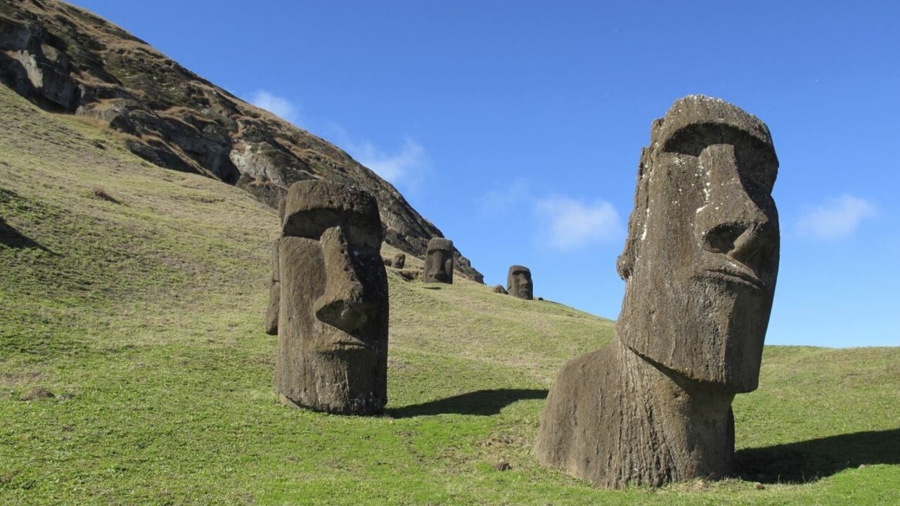 Koronavírus potvrdili už aj na ostrove s tajomnými sochami