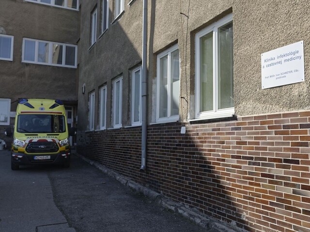 Prepustili mladého pacienta, ktorý bol nakazený. Testy má negatívne