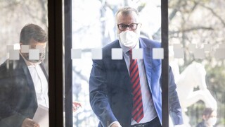 Schválili prvú pomoc proti koronavírusu, pandemické ošetrovné