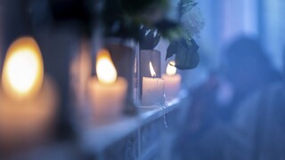 Ľudia zomierajú, pri morovom stĺpe vo Viedni pribúdajú sviečky