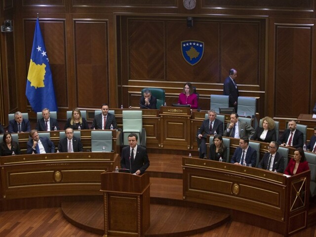 Politická kríza počas pandémie. V Kosove vyslovili vláde nedôveru