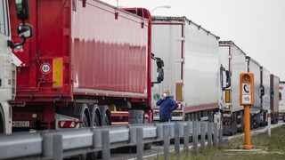 Maďari brzdia prejazd kamiónov, môže to ovplyvniť dopravu v SR