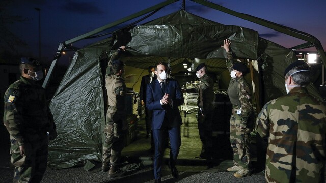Macron zapojil armádu, poskytne podporu verejným službám