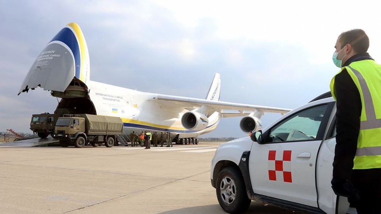 Letka NATO k nám priviezla desiatky ton zdravotníckeho materiálu