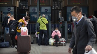 Čína zakáže vstup cudzincom, médiá varujú pred novou vlnou