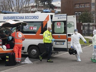 V Taliansku zomrelo na koronavírus za deň vyše 900 ľudí