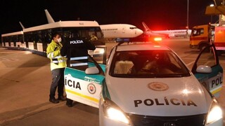 V Bratislave pristáli lietadlá z Číny. Priniesli rýchlotesty a rúška