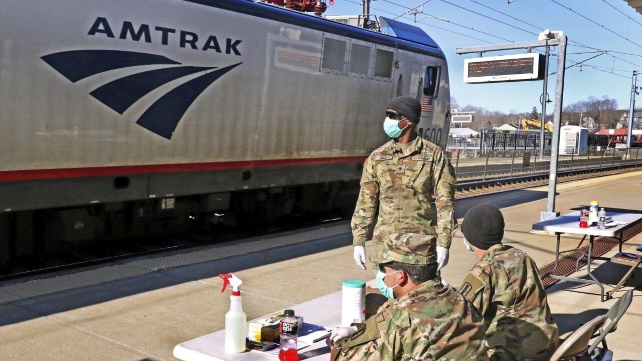 V USA už majú vyše 100.000 nakazených, Trump povolal zálohy