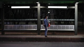 Nakazených vo svete pribúda. Aké opatrenia prijali krajiny?