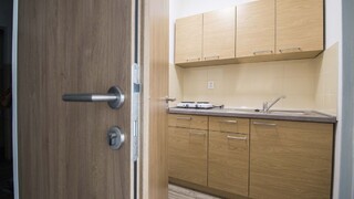 Nehnuteľnosti klesnú aj o tretinu, úver však nedostane každý