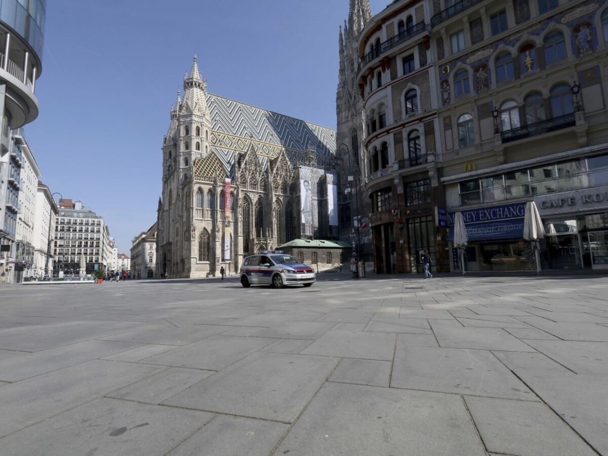 Povinné rúška zavádzajú aj v Rakúsku, budú na predaj v obchodoch