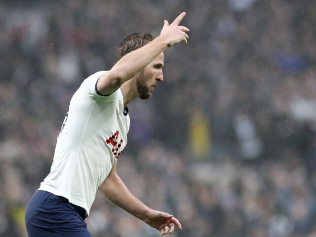 Kane zvažuje odchod z Tottenhamu, klub nenapreduje