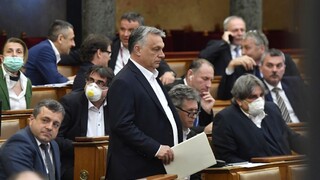 Orbán má moc vo svojich rukách, parlament schválil sporné zmeny